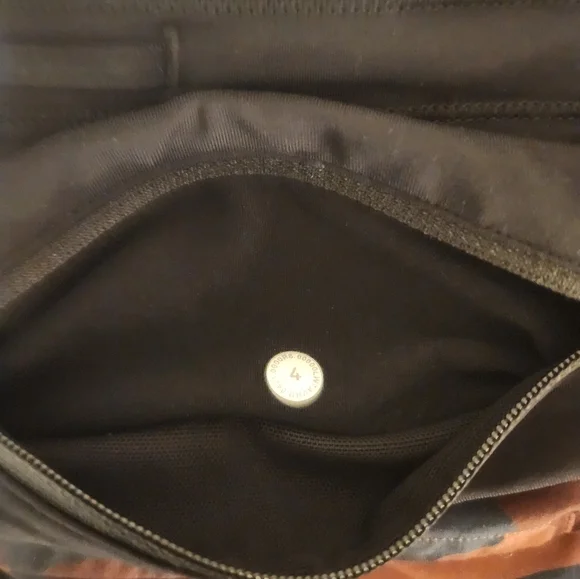 Women's Lululemon Shorts Size 4 - Picture 5 of 6